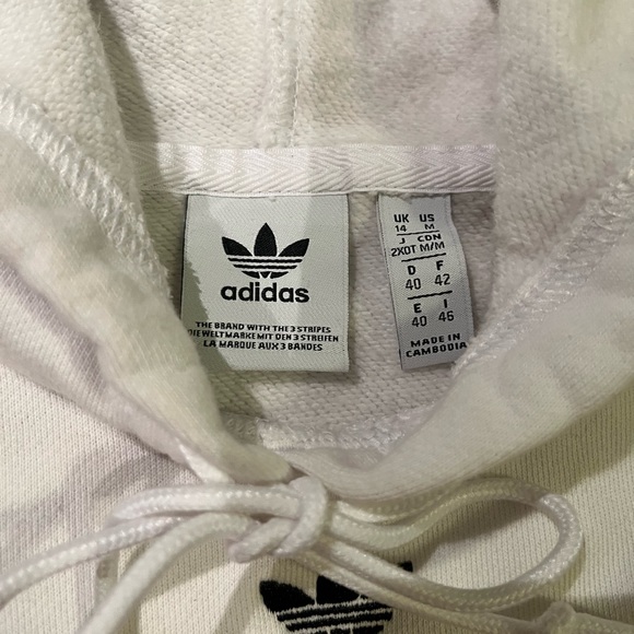 Worn once adidas crop sweater. - Picture 3 of 4